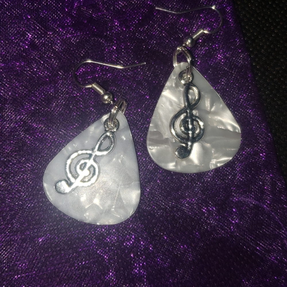 Guitarpick earrings